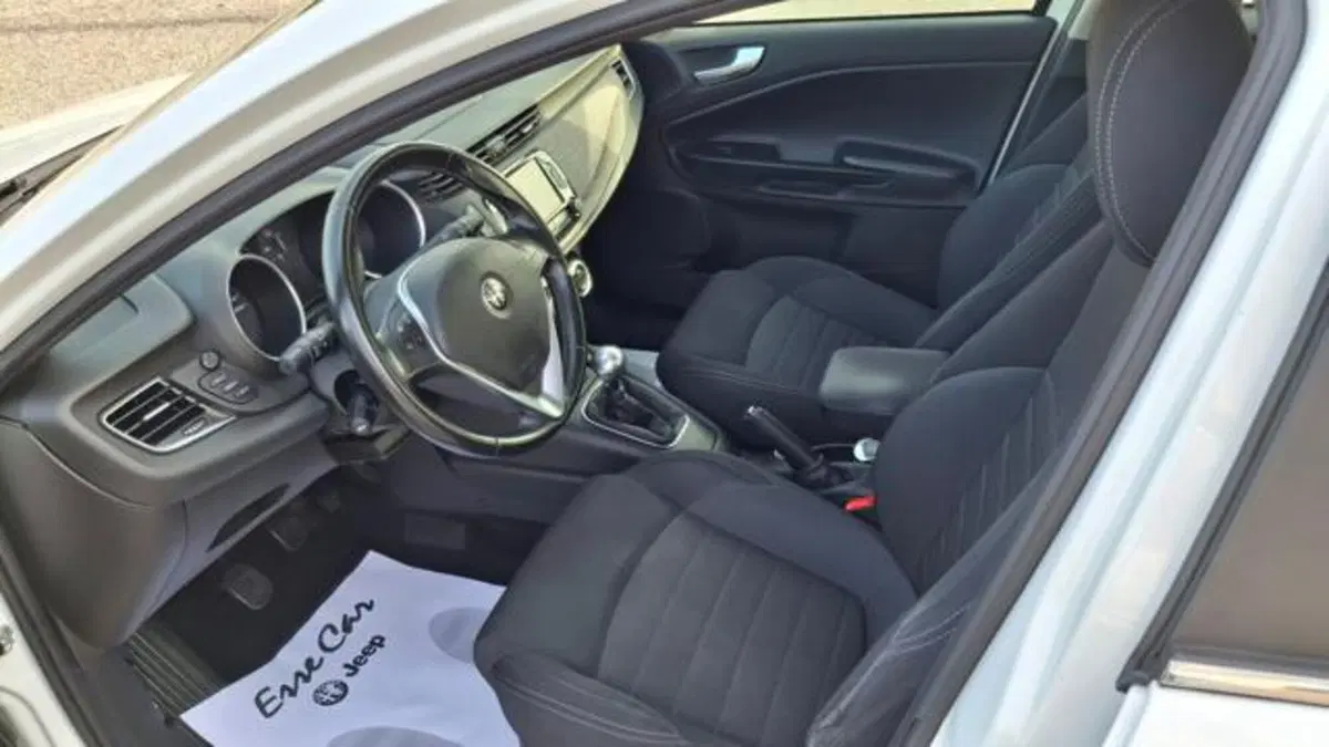 Alfa Romeo Giulietta usata a Padova (7)