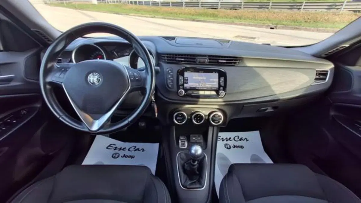 Alfa Romeo Giulietta usata a Padova (9)