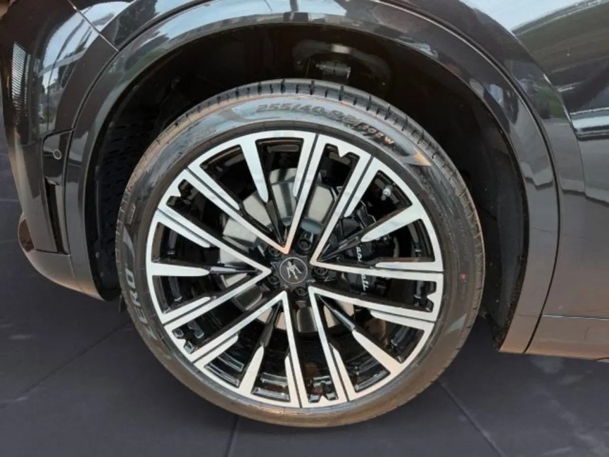 Maserati Grecale nuova a Udine (13)