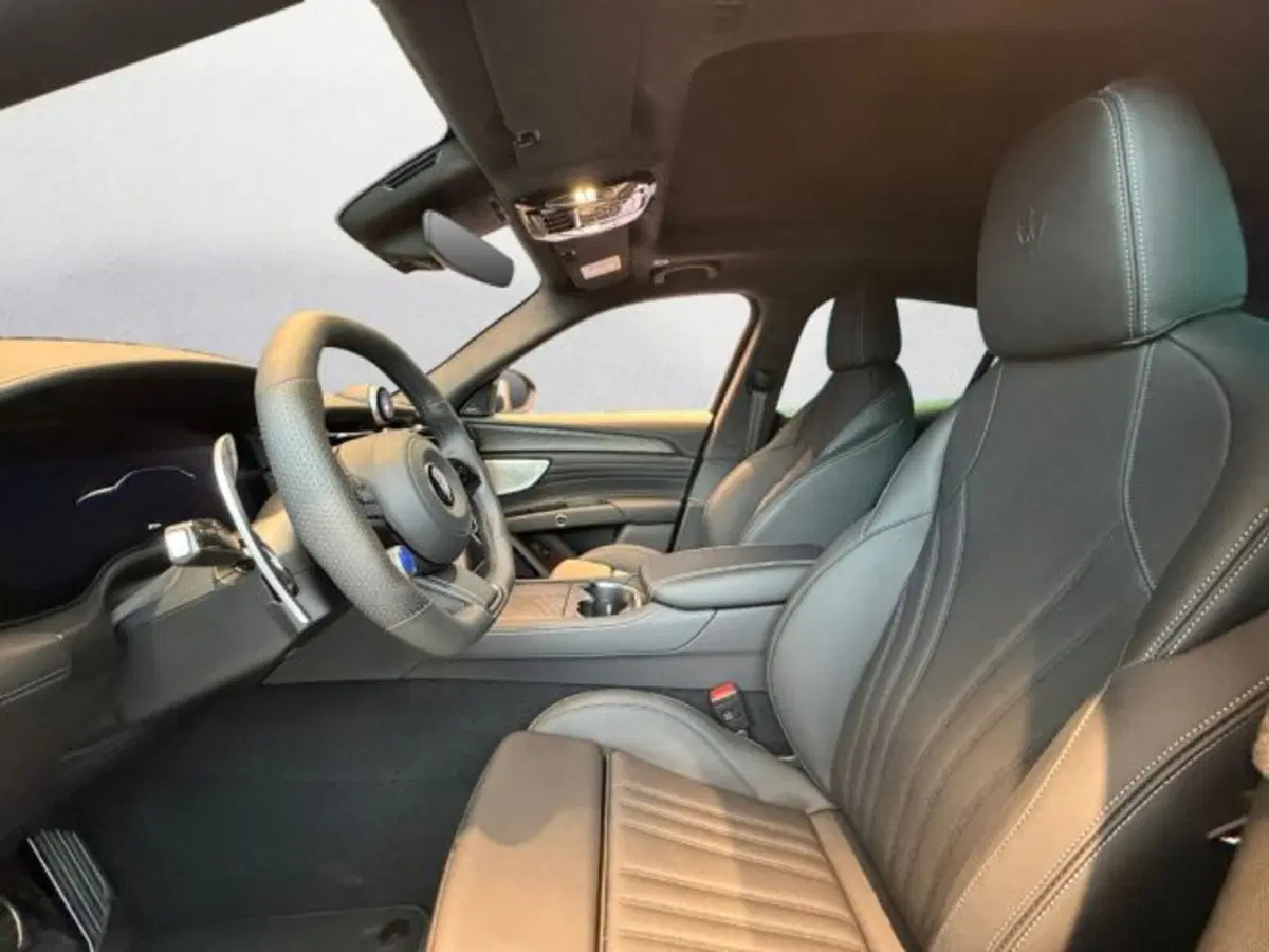 Maserati Grecale nuova a Udine (7)
