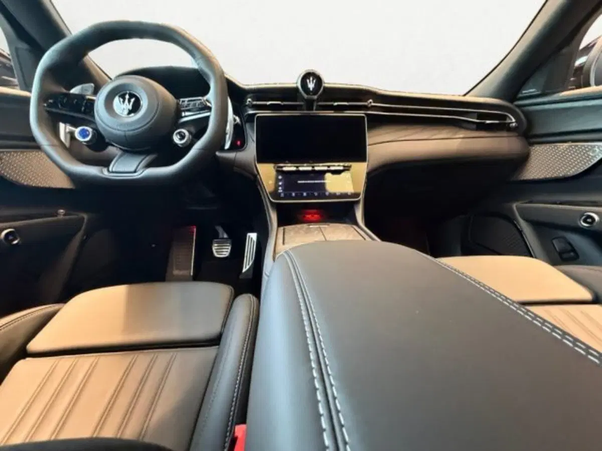 Maserati Grecale nuova a Udine (9)