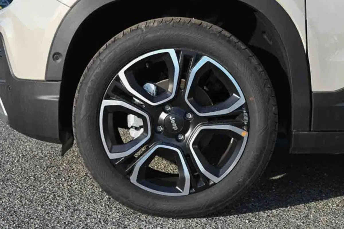 Jeep Avenger nuova a Torino (10)