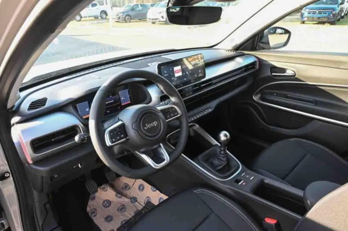 Jeep Avenger nuova a Torino (12)