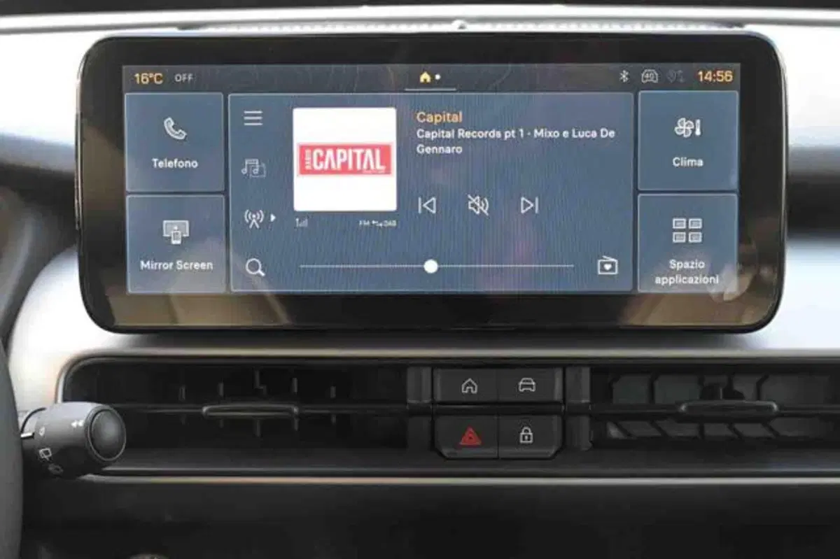 Jeep Avenger nuova a Torino (18)