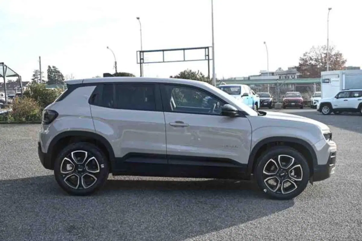 Jeep Avenger nuova a Torino (4)