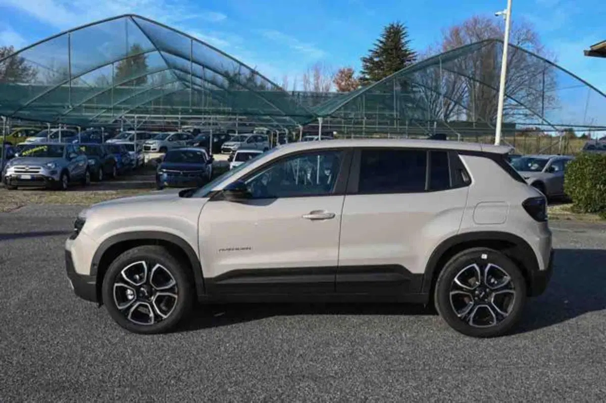 Jeep Avenger nuova a Torino (8)