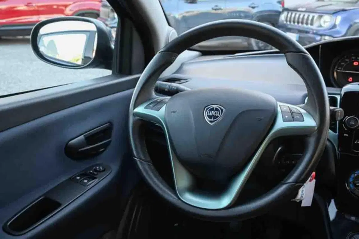 Lancia Ypsilon usata a Torino (12)