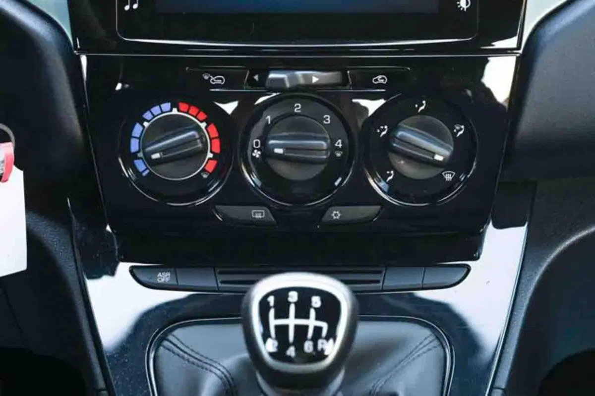 Lancia Ypsilon usata a Torino (14)