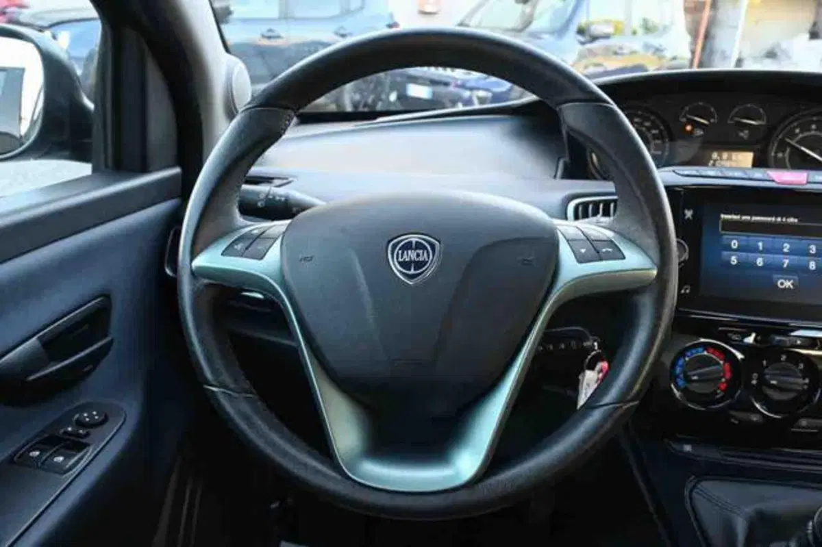 Lancia Ypsilon usata a Torino (15)