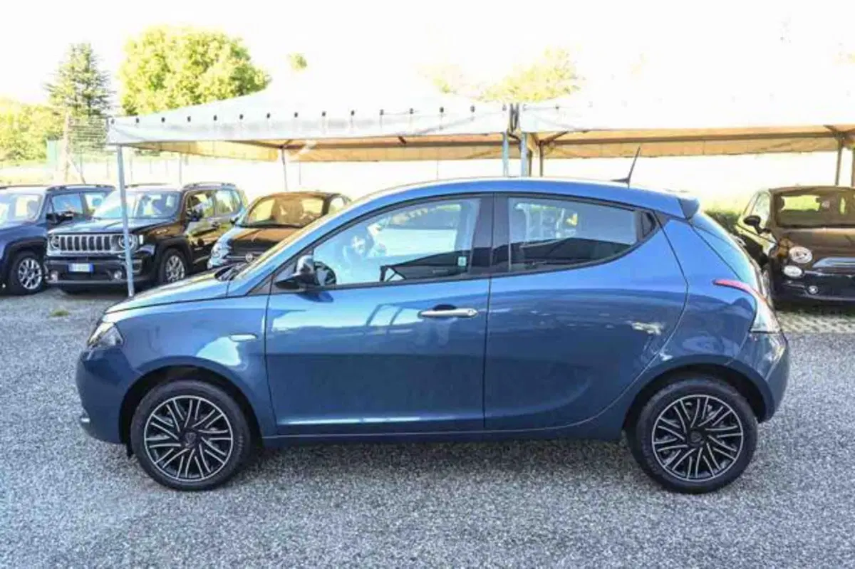 Lancia Ypsilon usata a Torino (19)