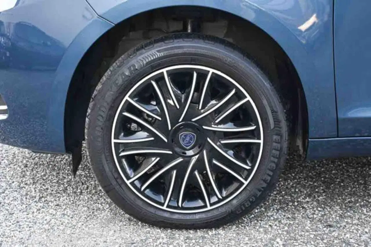 Lancia Ypsilon usata a Torino (6)