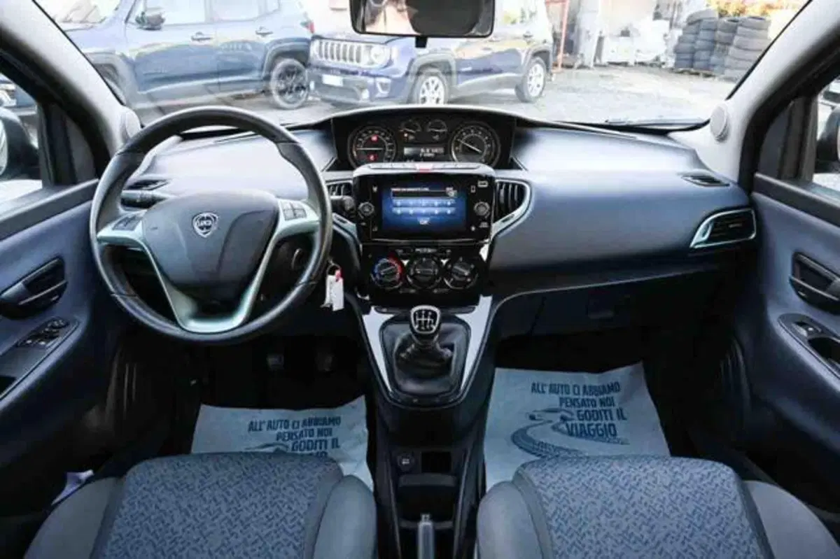 Lancia Ypsilon usata a Torino (7)