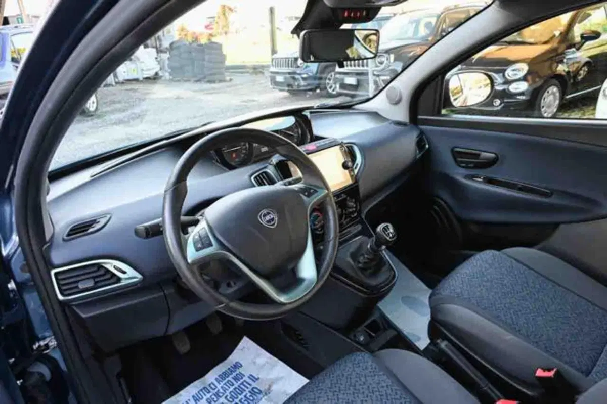 Lancia Ypsilon usata a Torino (8)