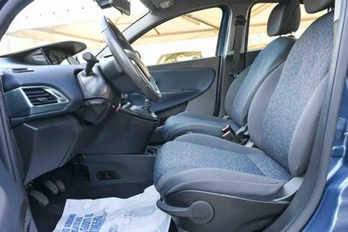 Lancia Ypsilon usata a Torino (9)