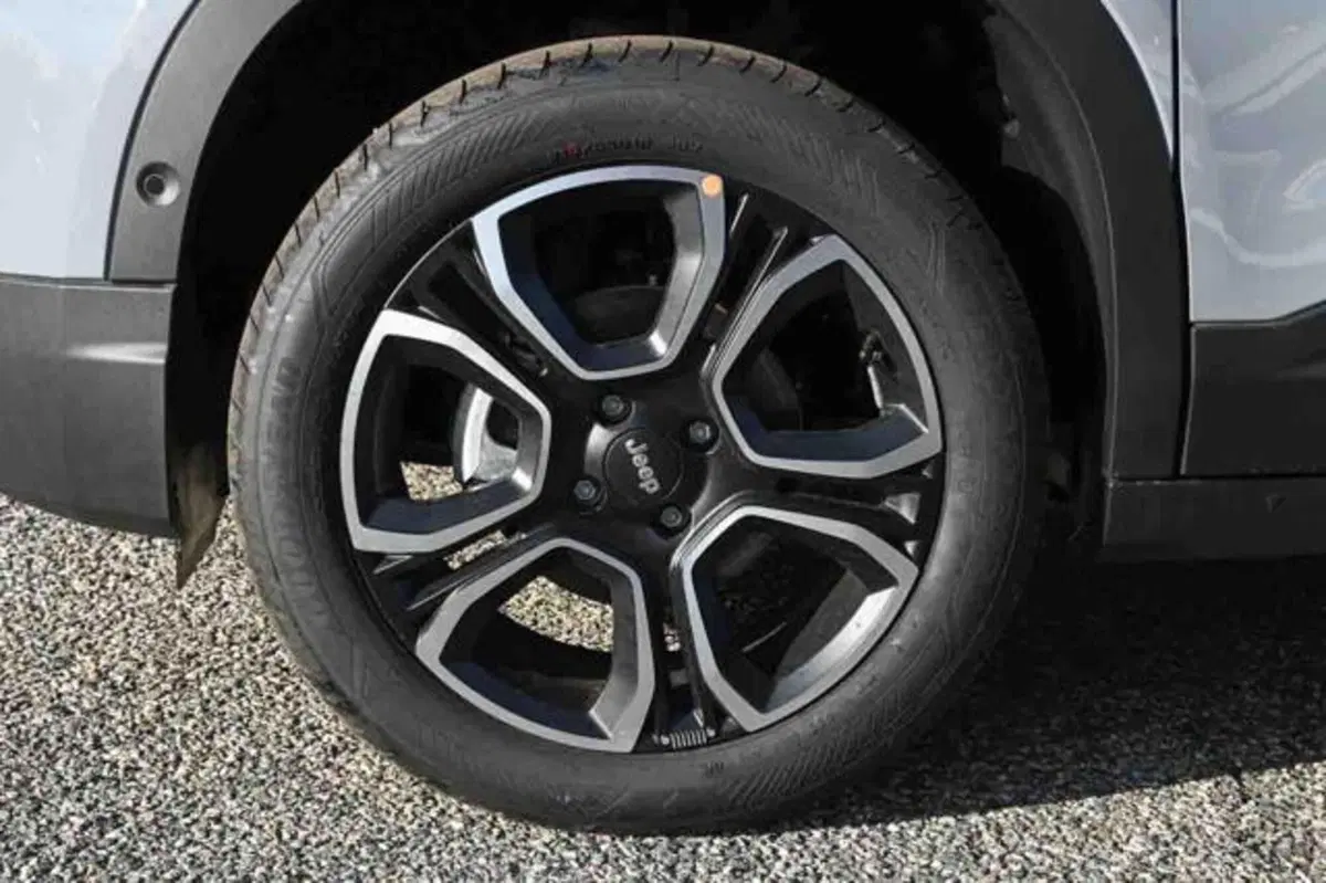 Jeep Avenger nuova a Torino (10)