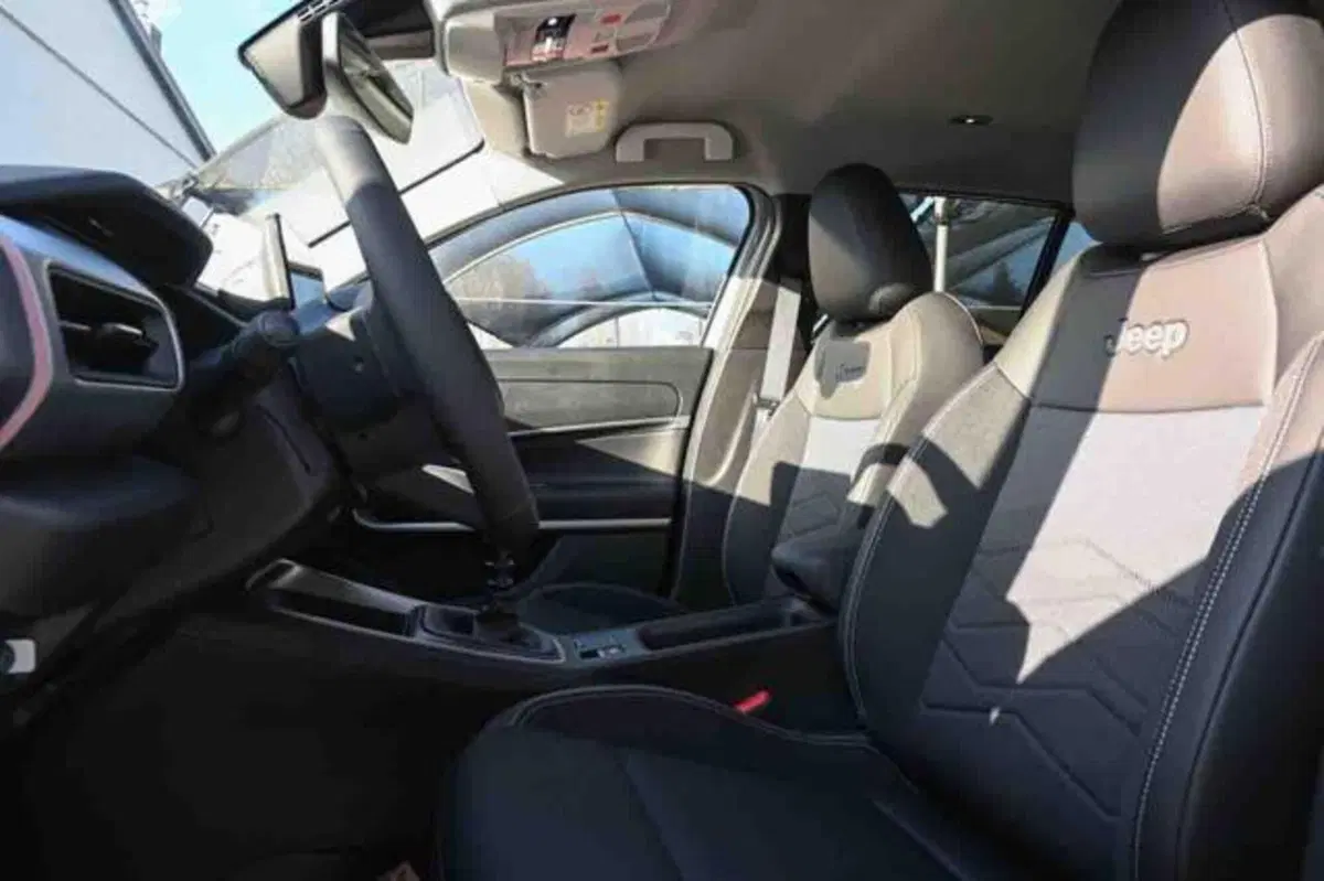 Jeep Avenger nuova a Torino (14)