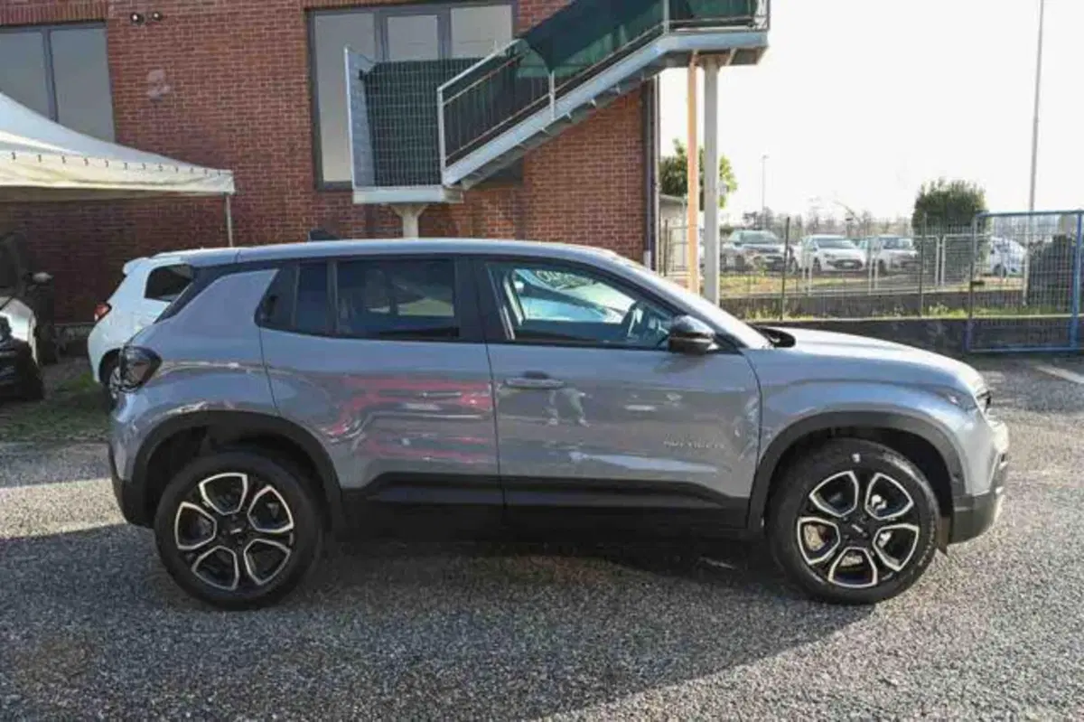 Jeep Avenger nuova a Torino (4)