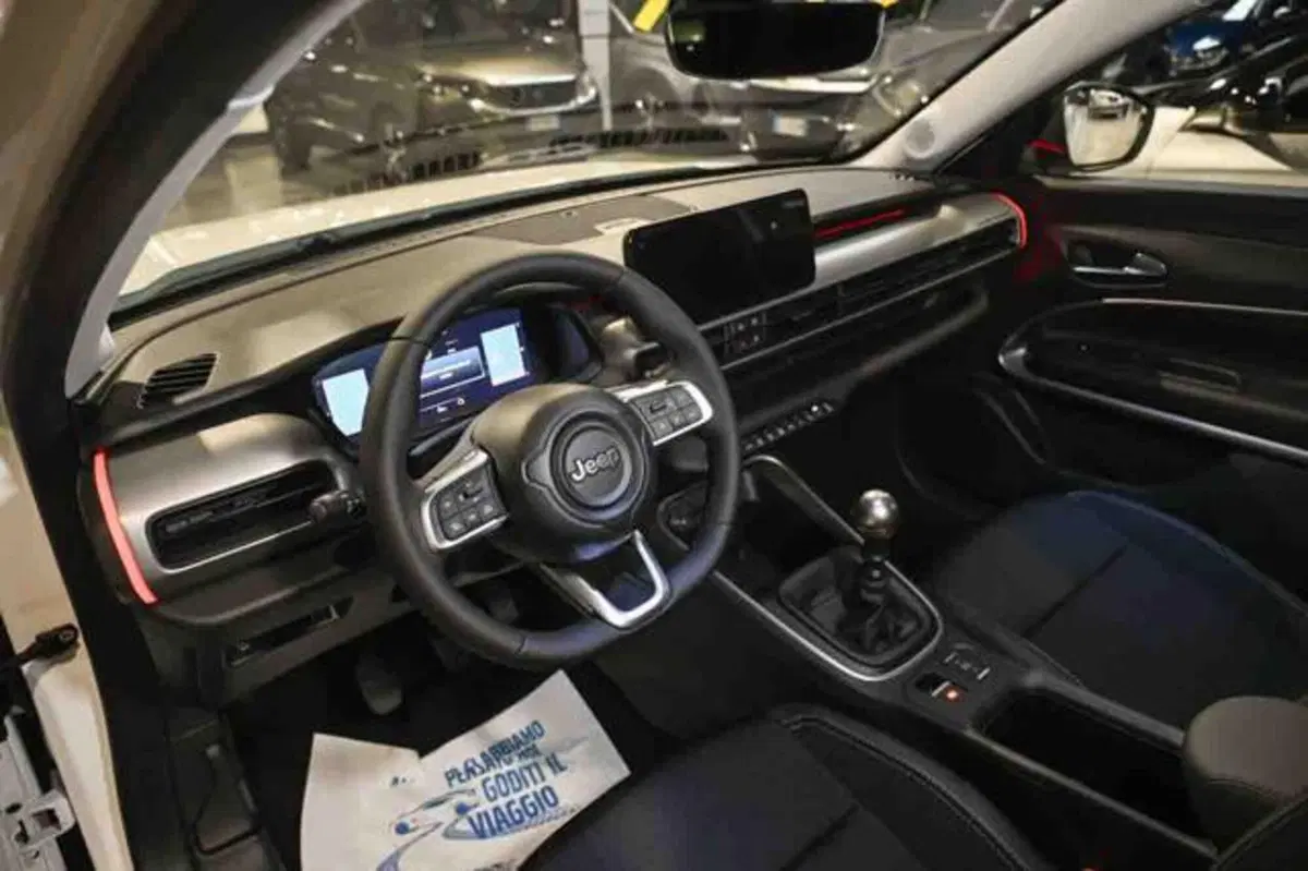 Jeep Avenger nuova a Torino (10)
