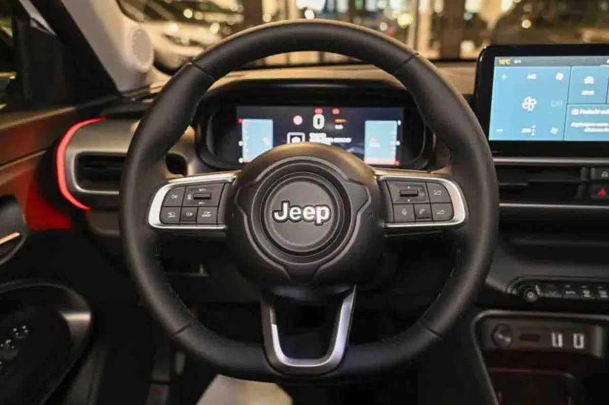 Jeep Avenger nuova a Torino (14)