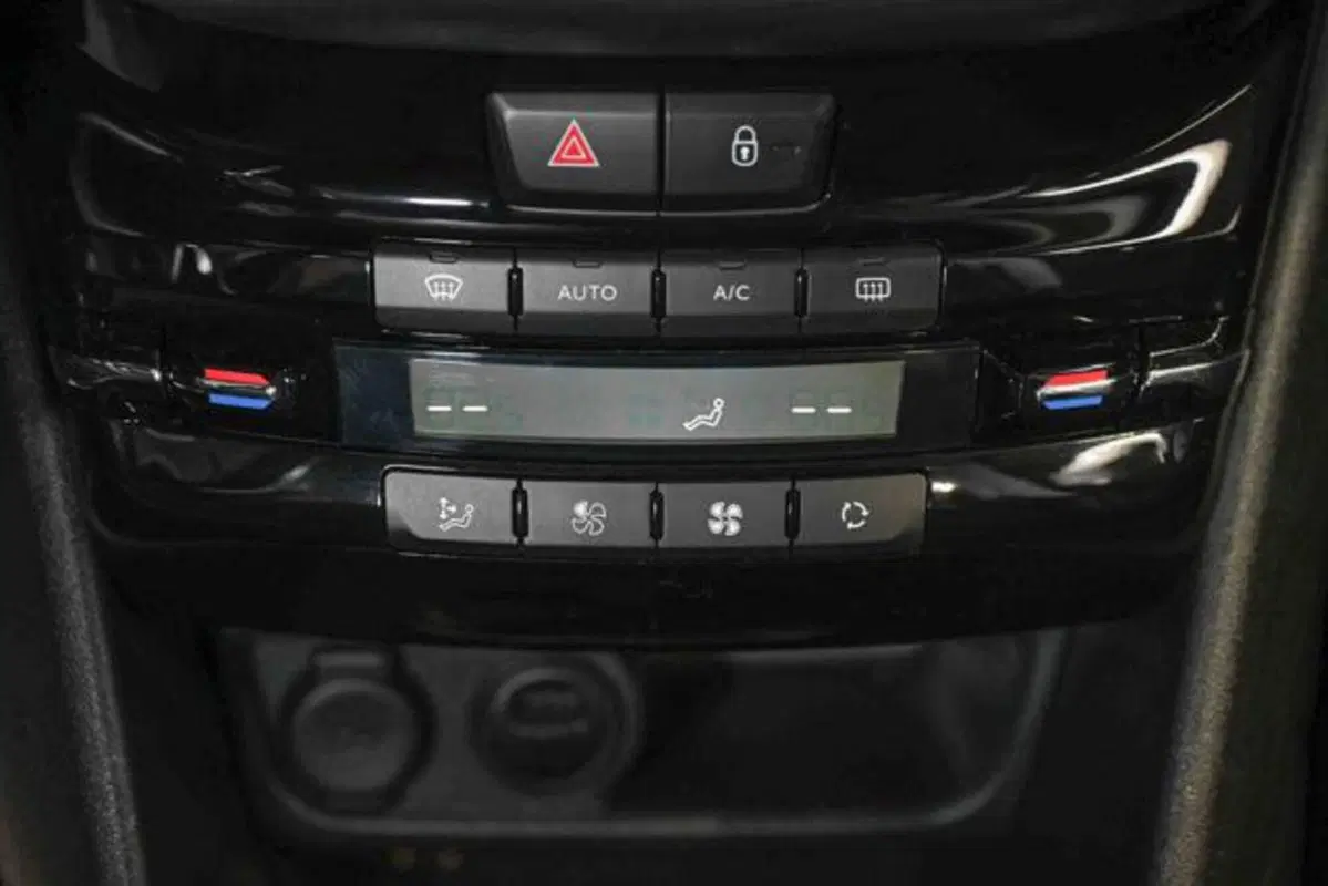 Peugeot 208 usata a Torino (20)