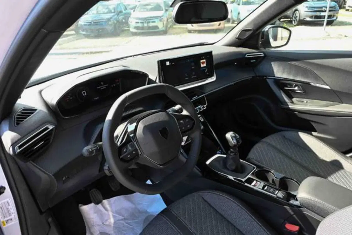 Peugeot 2008 nuova a Torino (12)
