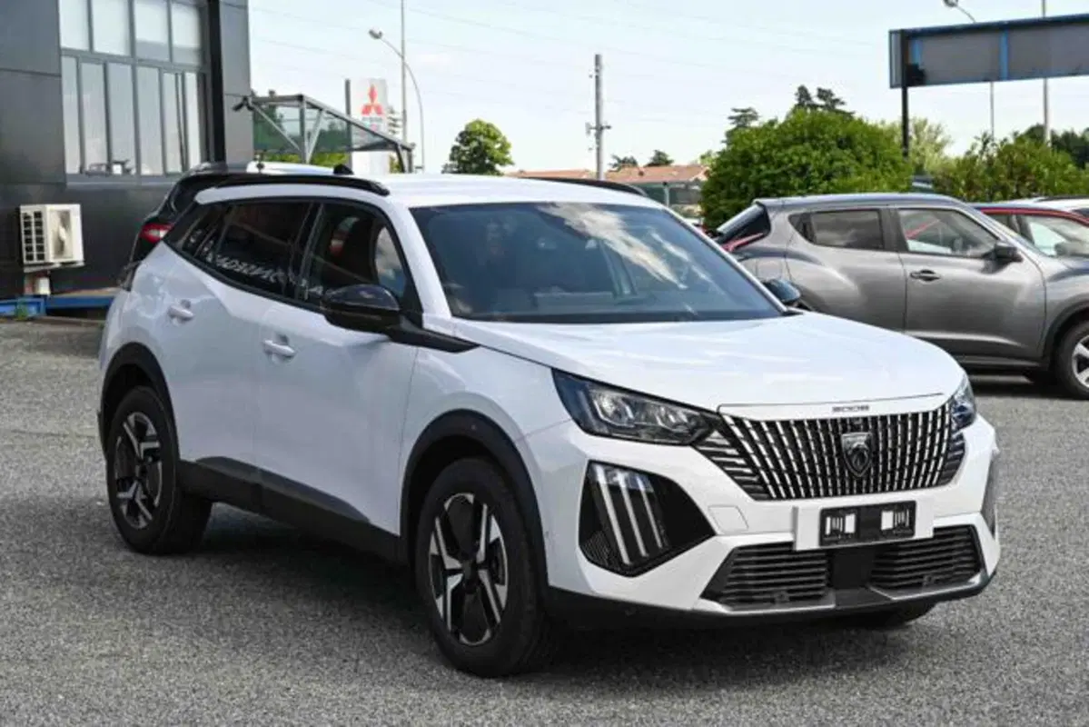 Peugeot 2008 nuova a Torino (3)