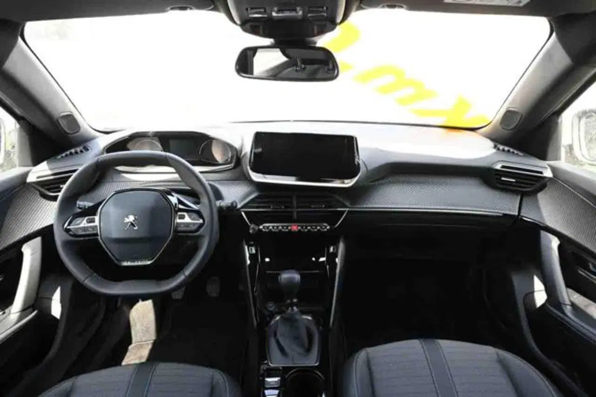 Peugeot 2008 nuova a Torino (7)
