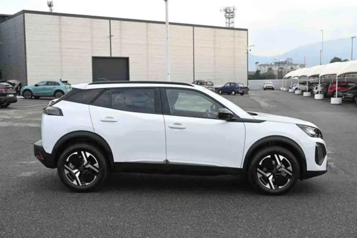 Peugeot 2008 nuova a Torino (17)