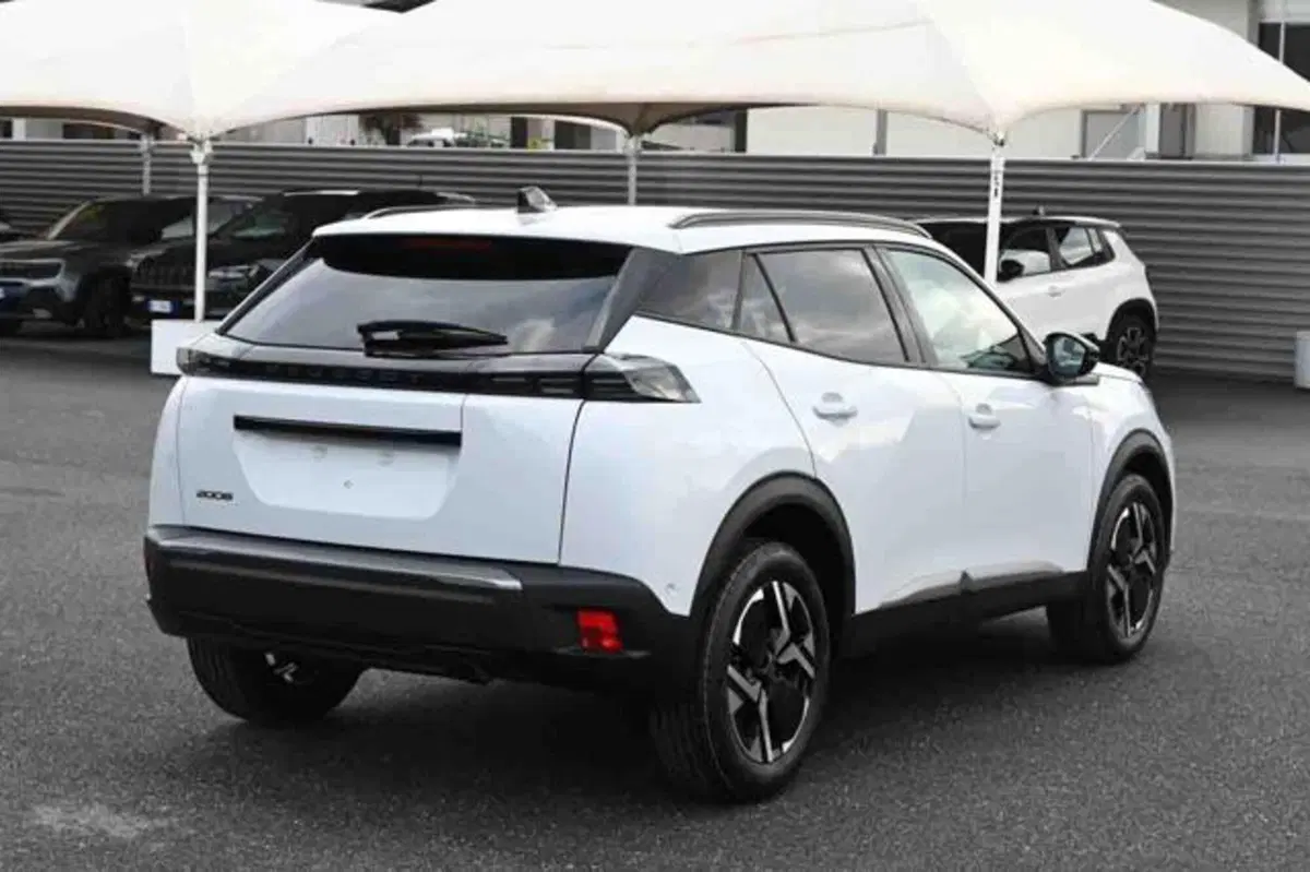 Peugeot 2008 nuova a Torino (3)