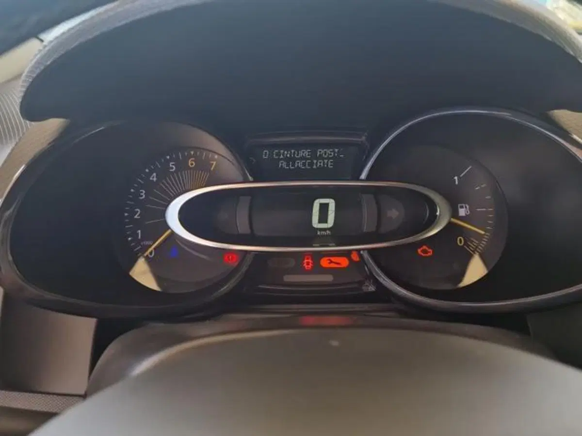 Renault Clio usata a Salerno (11)
