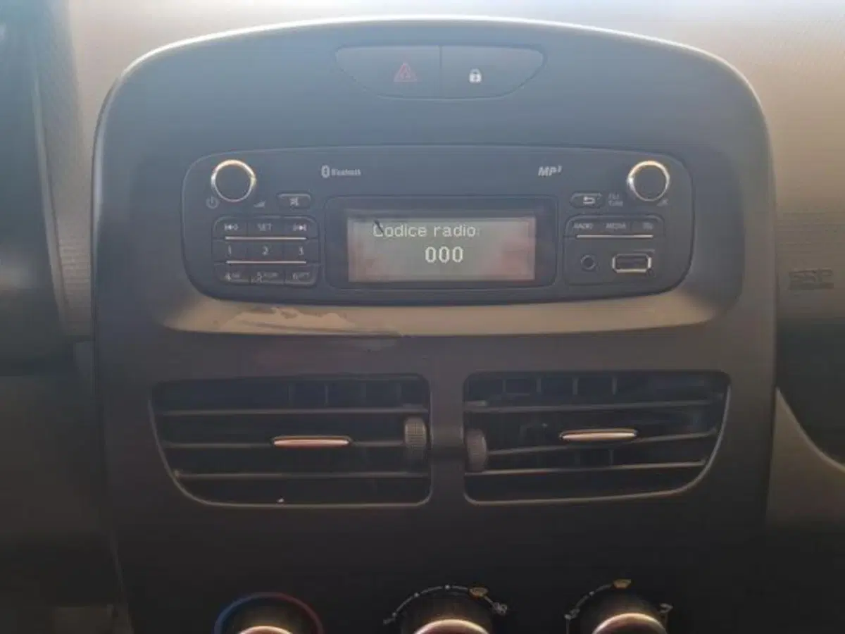 Renault Clio usata a Salerno (18)