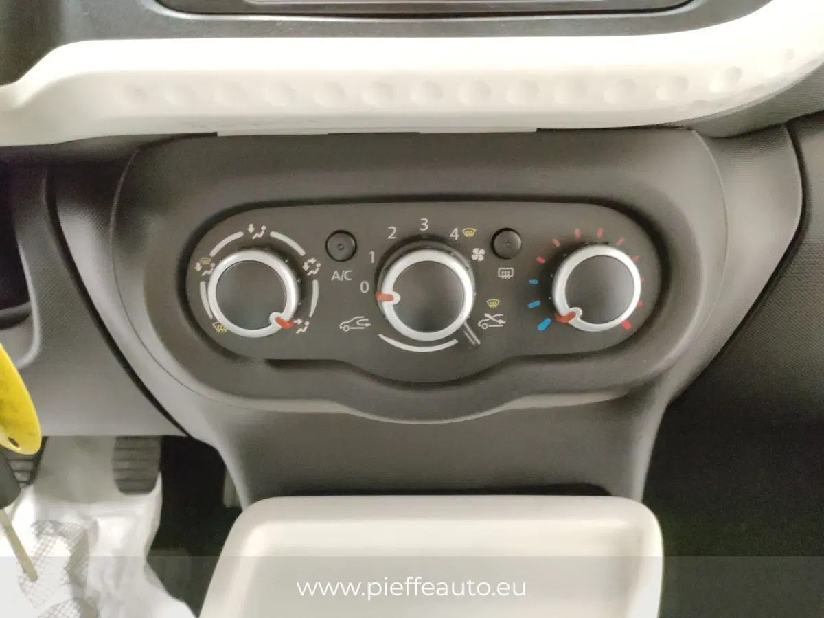 Renault Twingo usata a L'Aquila (19)