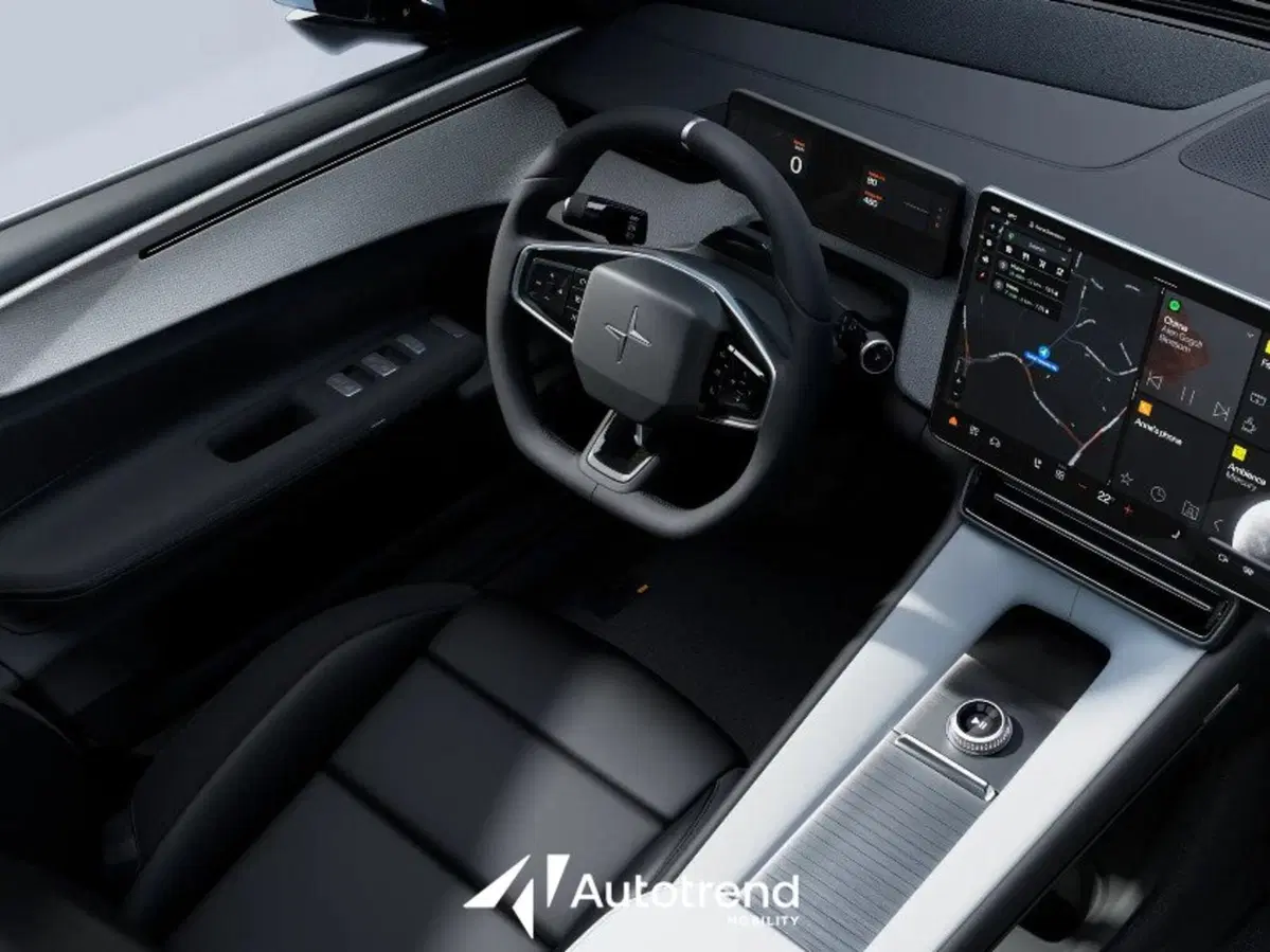 Polestar Polestar 4 SUV nuova a Bari (11)