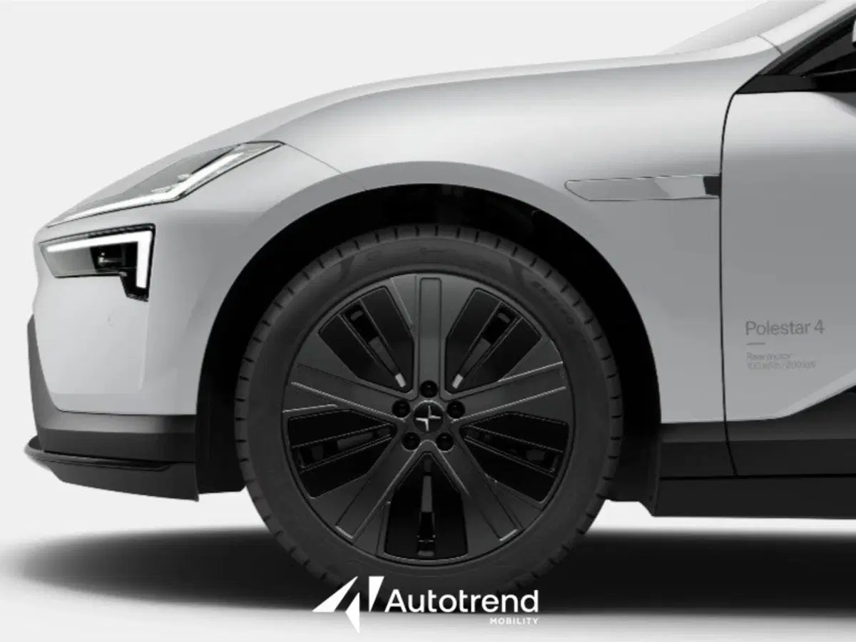 Polestar Polestar 4 SUV nuova a Bari (6)