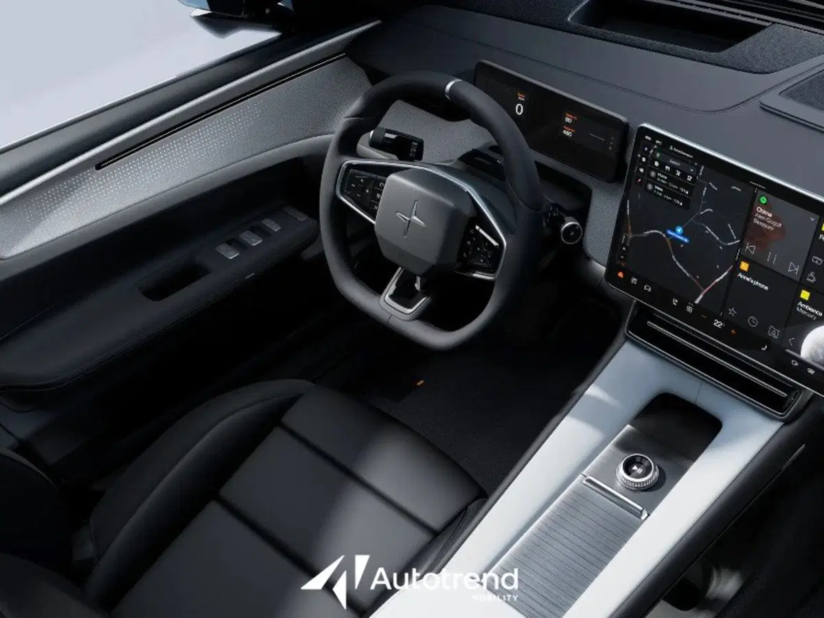 Polestar Polestar 4 SUV nuova a Bari (11)