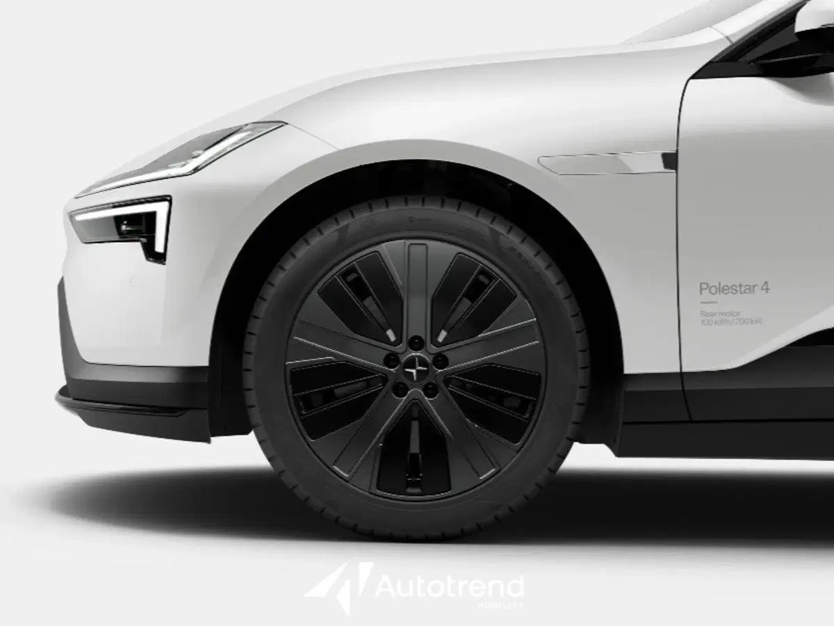 Polestar Polestar 4 SUV nuova a Bari (6)