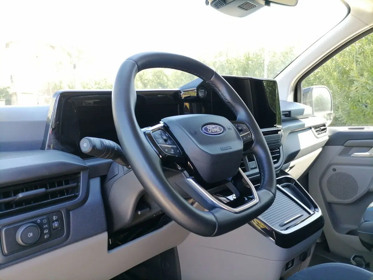 Ford Tourneo Custom usata a Roma (11)