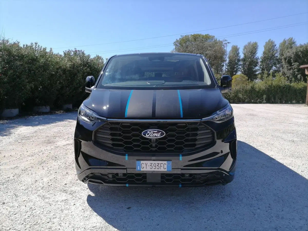 Ford Tourneo Custom usata a Roma (2)