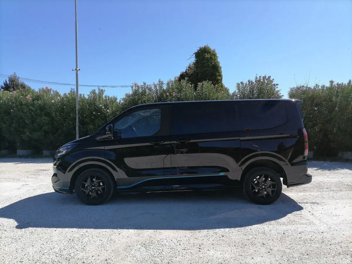 Ford Tourneo Custom usata a Roma (3)