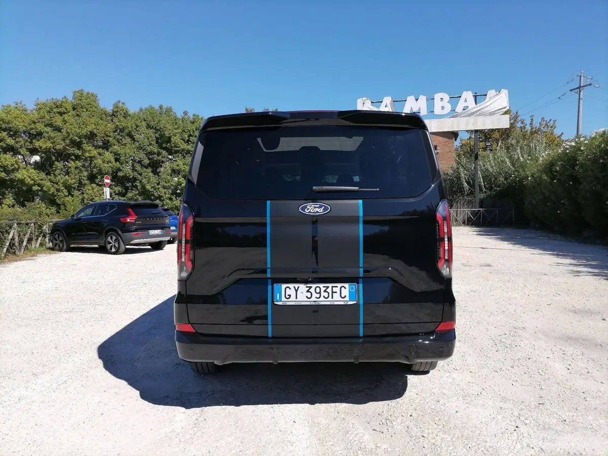Ford Tourneo Custom usata a Roma (4)