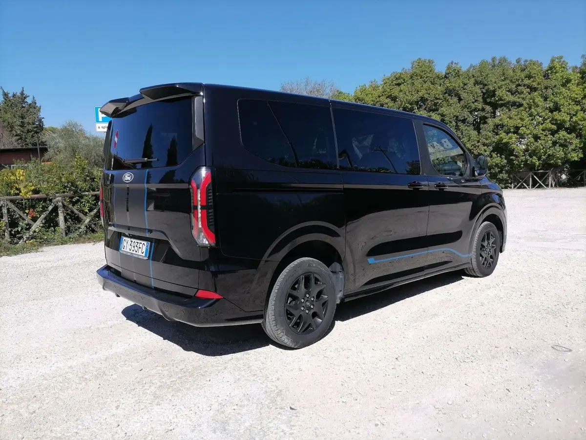 Ford Tourneo Custom usata a Roma (5)