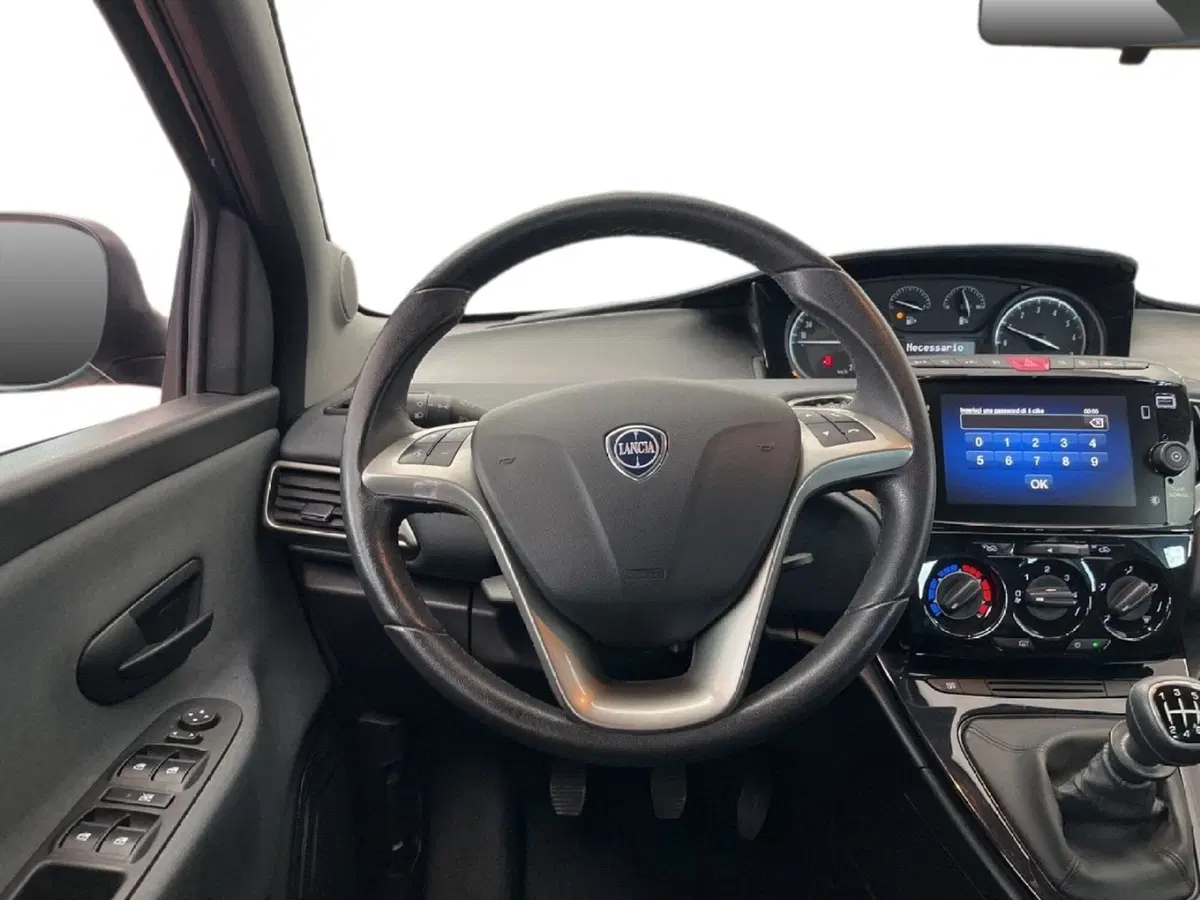 Lancia Ypsilon usata a Torino (10)