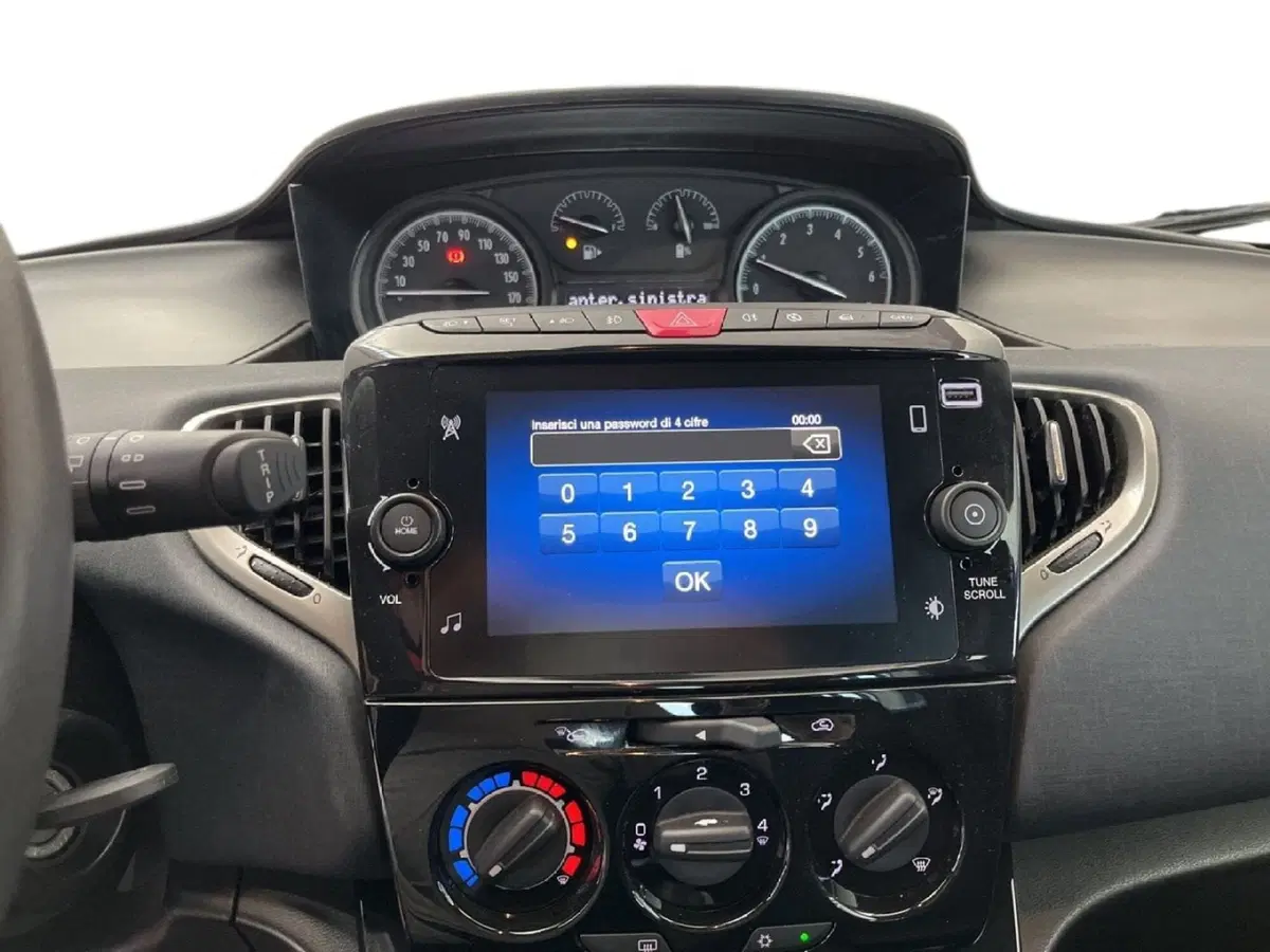 Lancia Ypsilon usata a Torino (12)