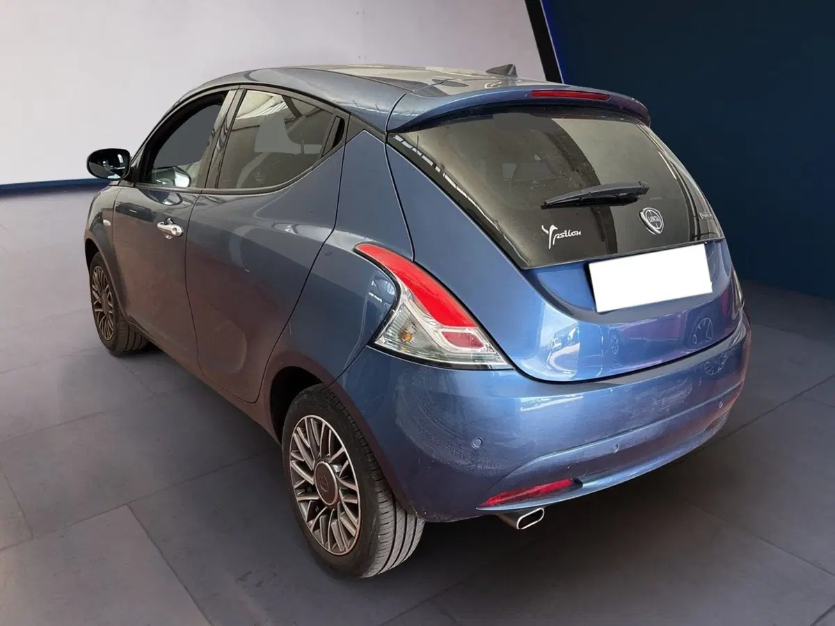 Lancia Ypsilon usata a Torino (4)