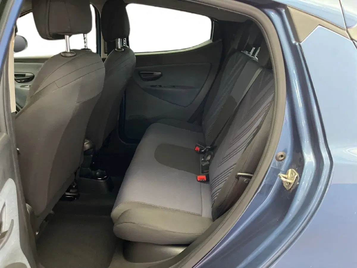 Lancia Ypsilon usata a Torino (7)