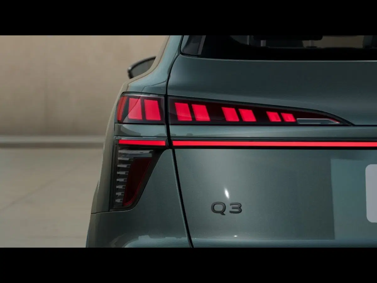 Audi Q3 Sportback nuova a Pisa (7)