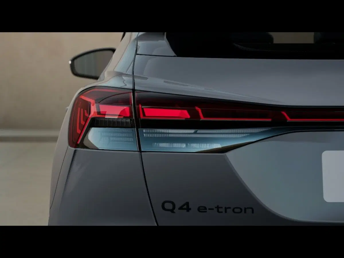 Audi Q4 Sportback nuova a Livorno (6)
