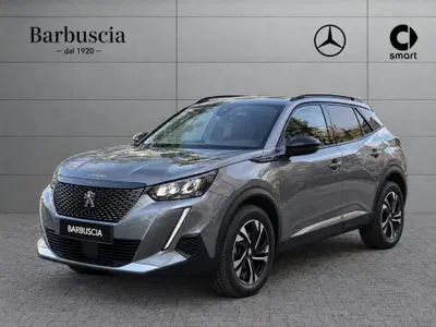 Peugeot 2008 1.2 turbo Allure 100cv del 2023 usata a Pescara