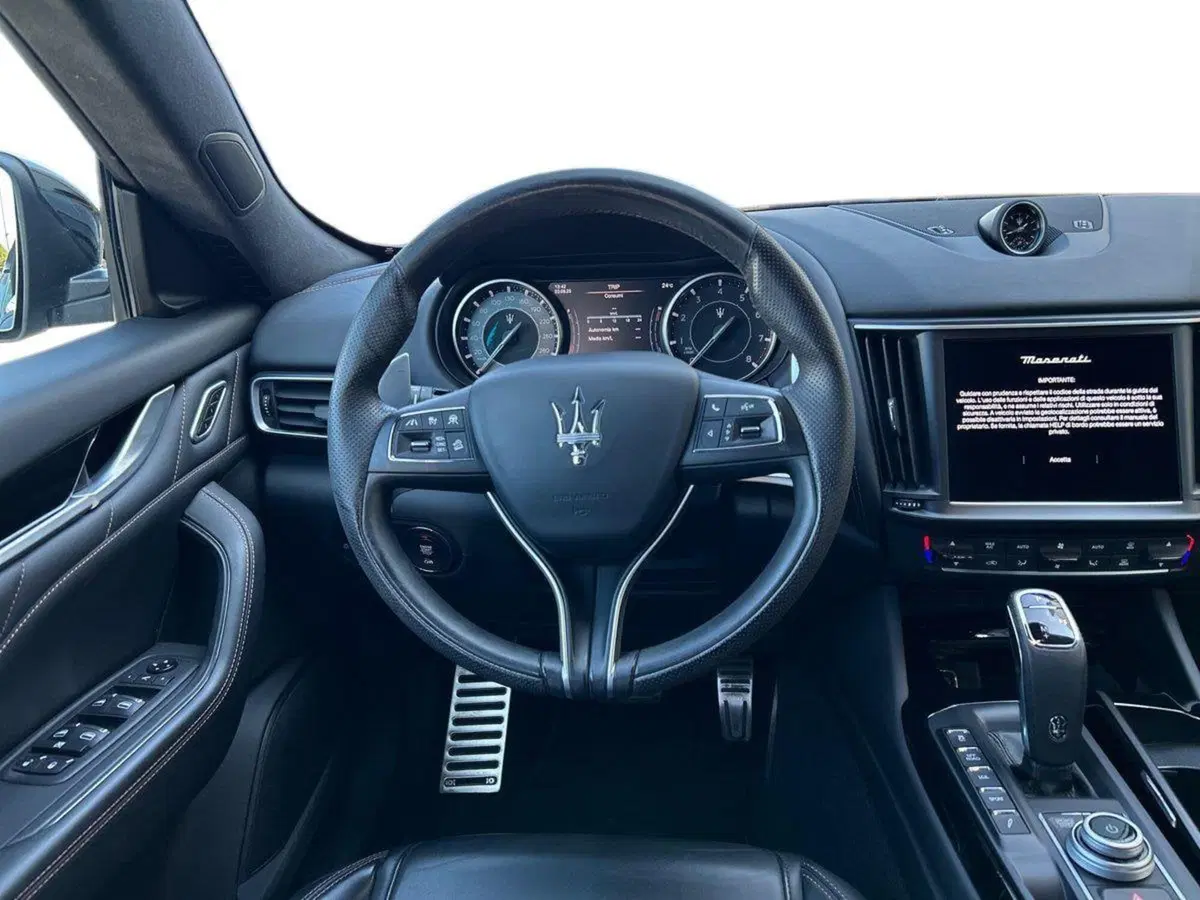 Maserati Levante usata a Milano (10)