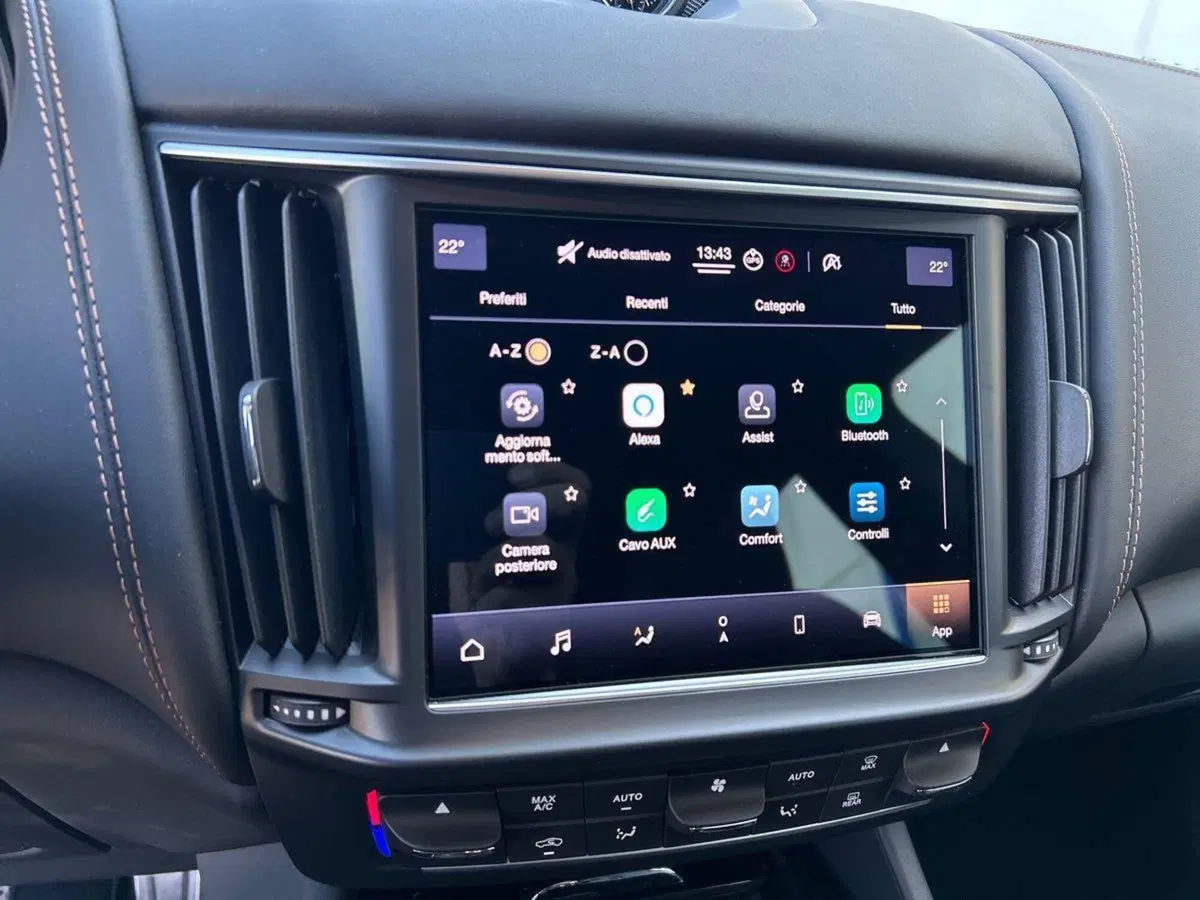 Maserati Levante usata a Milano (11)